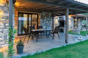 Patio nebo venkovní prostory v ubytování White Stone Villas Dimitra and Eleni