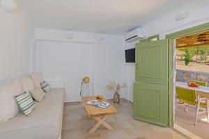 TV a/nebo společenská místnost v ubytování Elia Traditional suites