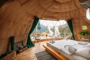 Voodi või voodid majutusasutuse Hill Inn toas