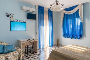 Postel nebo postele na pokoji v ubytování B&B La Mortella