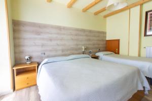Un pat sau paturi într-o cameră la Albergo Speranza