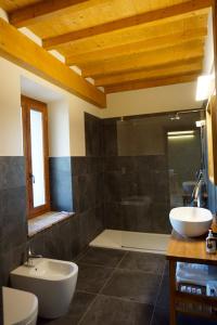 Koupelna v ubytování Agriturismo Cheloni