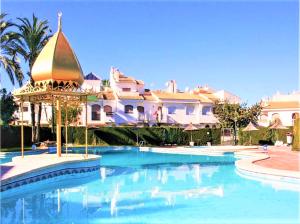 The swimming pool at or close to Townhouse with bbq and pools - Costa Hispania