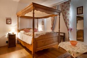 Postel nebo postele na pokoji v ubytování Auberge Saint Laurent