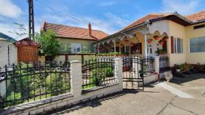 a house with a gate in front of it at La Mosu-n Retezat in Nucşoara