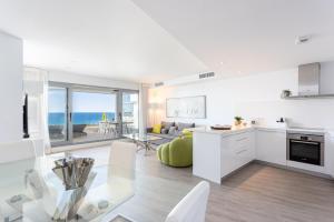 Imagen de la galería de Janssun Cabopino Luxury Apartment by GHR Rentals, en Marbella