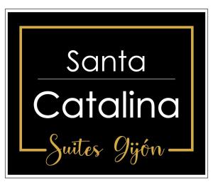 ein Schild, das Santa catina Suites Fitness liest in der Unterkunft Santa Catalina Suites Gijón in Gijón