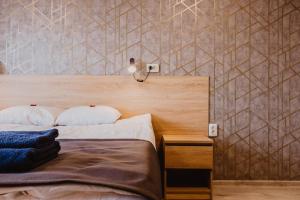 Ein Bett oder Betten in einem Zimmer der Unterkunft Aleksandri Hotel