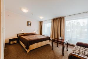 Ein Bett oder Betten in einem Zimmer der Unterkunft Aleksandri Hotel