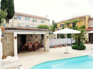Fotografie z fotogalerie ubytování Holiday Home with Pool (4280) v destinaci Burići
