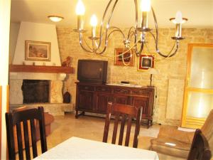 Fotografie z fotogalerie ubytování Holiday Home with Pool (4280) v destinaci Burići + 18 fotografií