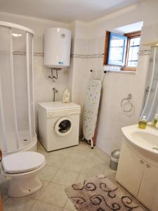 Fotografie z fotogalerie ubytování Holiday Home with Pool (4280) v destinaci Burići