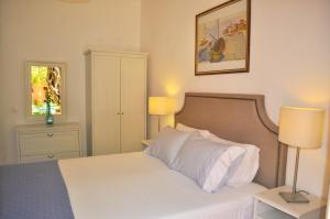 Postel nebo postele na pokoji v ubytování Holiday House Angelos D on Agios Gordios Beach
