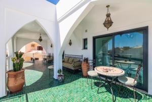Photo de la galerie de l'établissement Riad Matias Galé - Luxury Villa with private pool, AC, free wifi, 5 min from the beach, à Guia