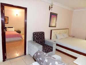 Royal View Hotel Suite客房内的一张或多张床位