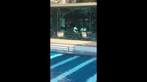 Royal View Hotel Suite内部或周边的泳池