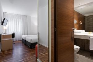 a hotel room with a toilet and a sink at Eurostars Marqués de Vallejo in Logroño