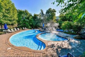 Gallery image of Les Manoirs 3bdrs W Pool & Hottub Near Village in Mont-Tremblant