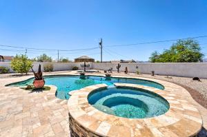 Charming Lake Havasu Home 2 Mi to Body Beach!