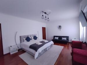 Postel nebo postele na pokoji v ubytování Enchanted Villa