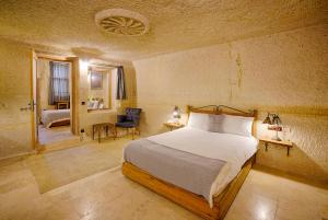 Postel nebo postele na pokoji v ubytování Design Cave Hotel