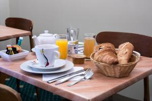Opcions d'esmorzar disponibles a Hôtel Héliot, Cosy Places by Charme & Caractère