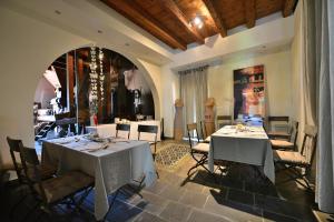 A restaurant or other place to eat at Mulino dell'Abbazia Country Resort