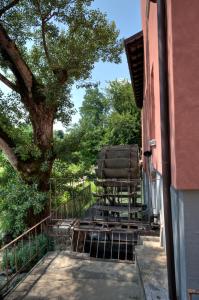 A garden outside Mulino dell'Abbazia Country Resort