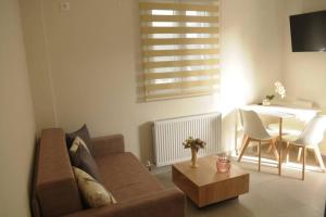 A seating area at lividio apartment