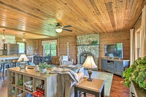 Gallery image of Lakefront Waterloo Cabin with Dock, Kayaks and Grill! in Waterloo