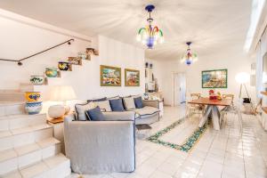 Χώρος καθιστικού στο VILLAPOSITANO Tre Archi