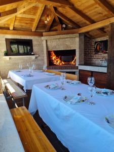 Nápoje v ubytovaní Holiday Home Chester with Heated Pool