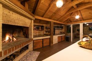 Kuchyňa alebo kuchynka v ubytovaní Holiday Home Chester with Heated Pool