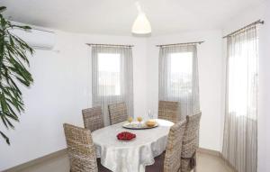 Posedenie v ubytovaní Holiday Home Chester with Heated Pool
