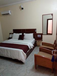 En eller flere senge i et værelse på Room in Lodge - Lois Hotels Ltd Makurdi
