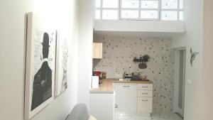 Kuchyňa alebo kuchynka v ubytovaní Habitat Nafplio bnb - Open space studio