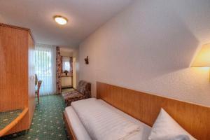Postel nebo postele na pokoji v ubytování Hotel Gasthaus Krone