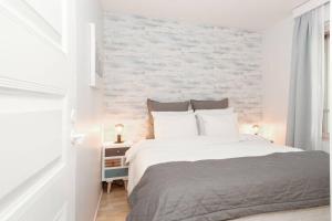 Säng eller sängar i ett rum på 225m2 Luxurious Villa - Large garden - Sandy beach