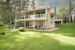 Afbeelding uit fotogalerij van 225m2 Luxurious Villa - Large garden - Sandy beach in Kirkkonummi