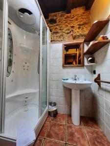A bathroom at Casa Viduedo