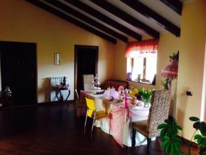 a dining room with a table with chairs and a room with a tableablish at Magnolia House in Taurianova