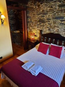 A bed or beds in a room at Casa Viduedo