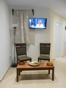 TV i/ili multimedijalni sistem u objektu Elena's old Corfu town apartment