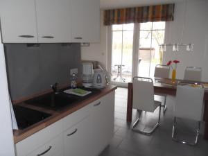 Kuchyň nebo kuchyňský kout v ubytování Appartementhaus Zur Schaabe