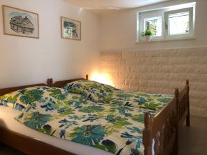 Een bed of bedden in een kamer bij Dalmatia Apartments