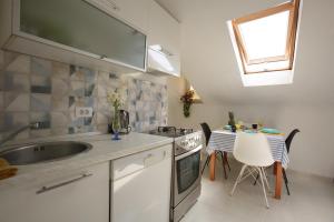 Kuchyň nebo kuchyňský kout v ubytování Apartment Top Center Lucia -Split Center- 7 Guests + 37 fotografií
