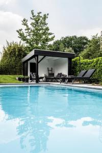 Bazén v ubytování Guesthouse Max nebo v jeho okolí