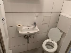 Łazienka w obiekcie Raisa Apartments Lerchenfelder Gürtel 30