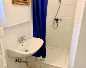 Łazienka w obiekcie Raisa Apartments Lerchenfelder Gürtel 30