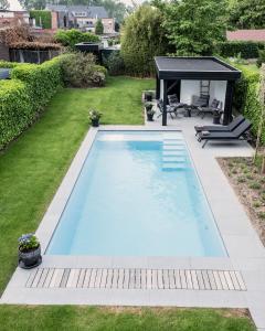 a swimming pool in a yard with a gazebo at Guesthouse Max in Burcht